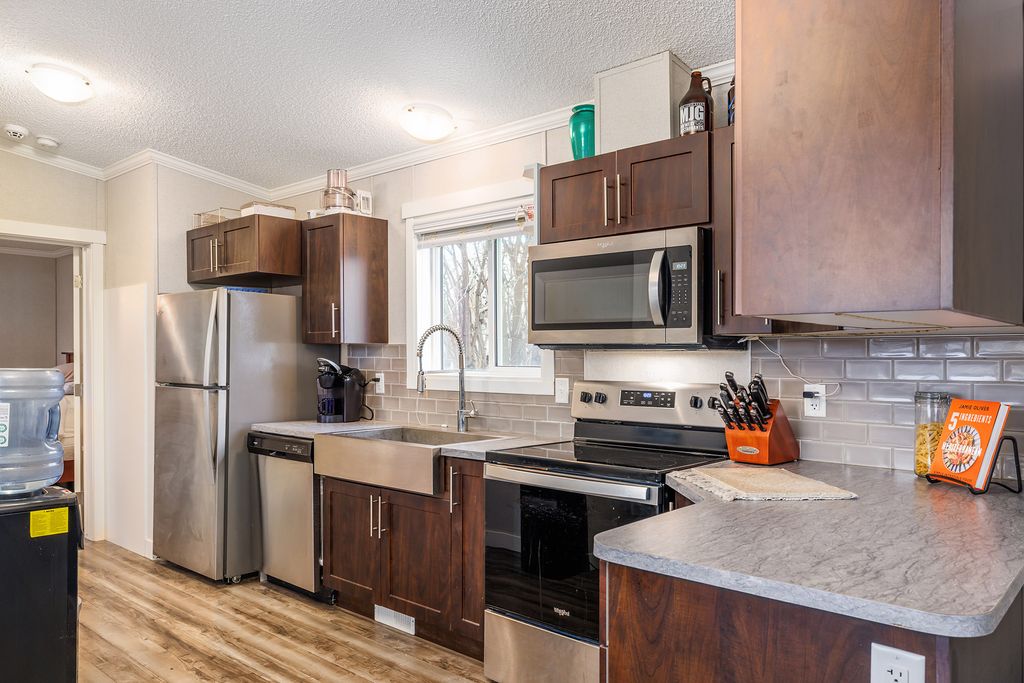 listing image 16518499735921542838