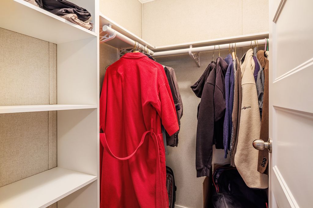 listing image 16512080310440415263