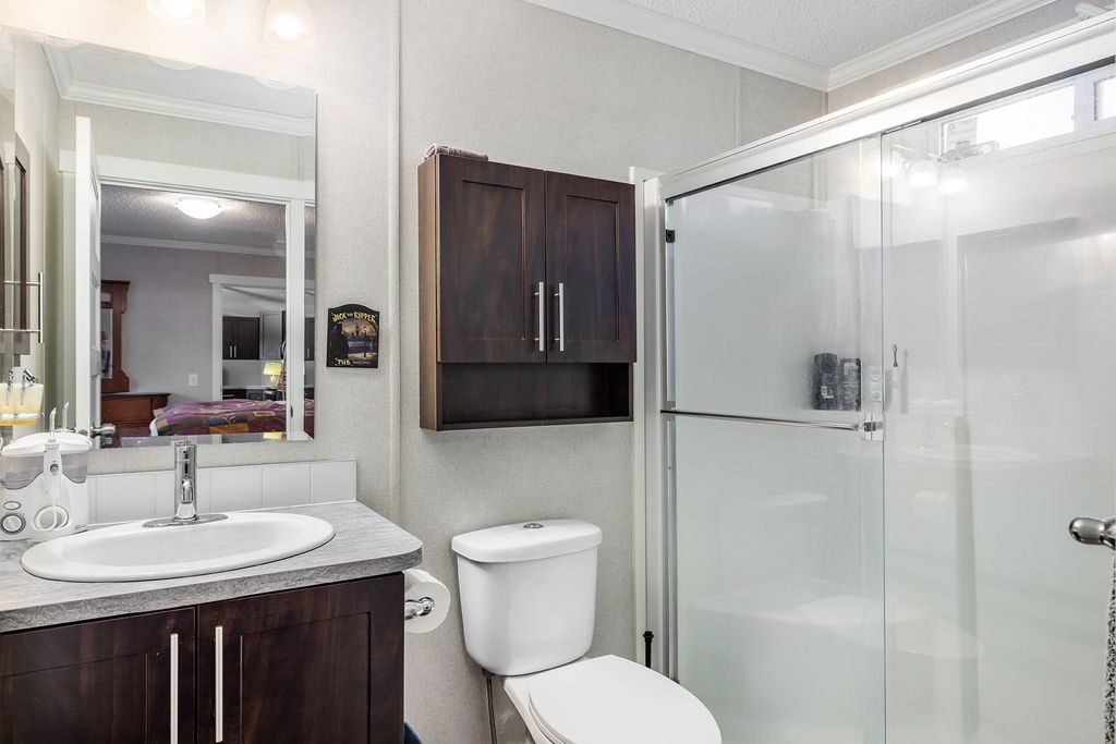 listing image 16516967535554398671