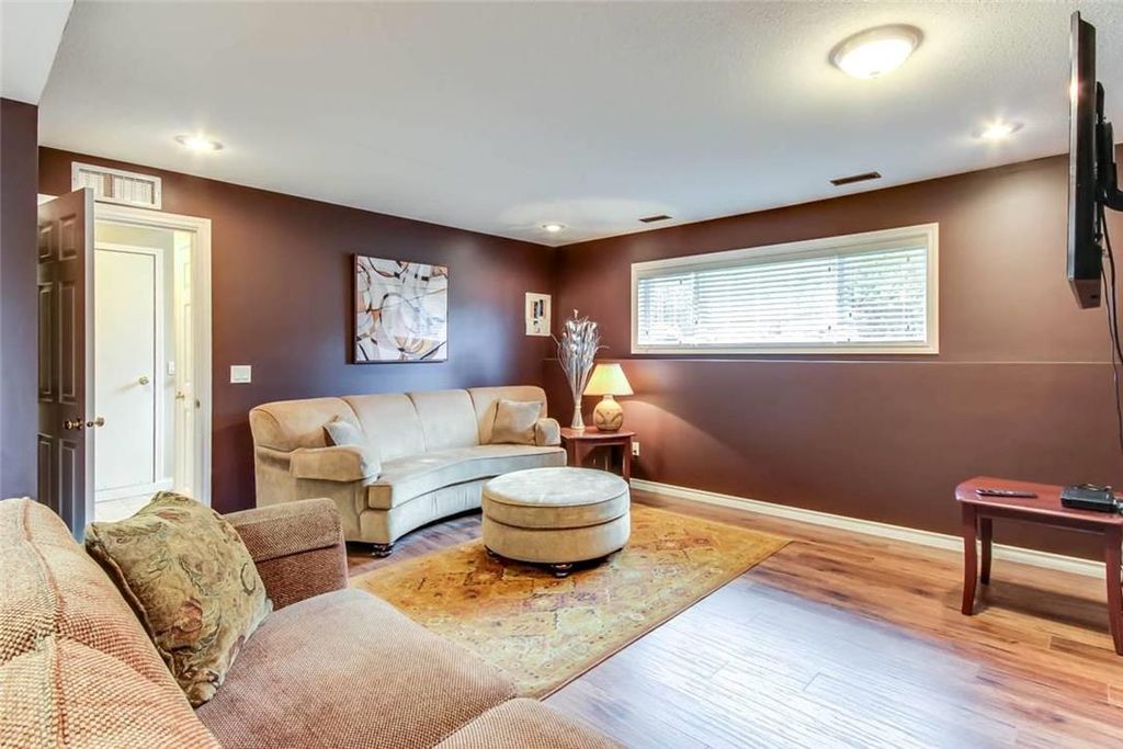 listing image 16518841212166617392