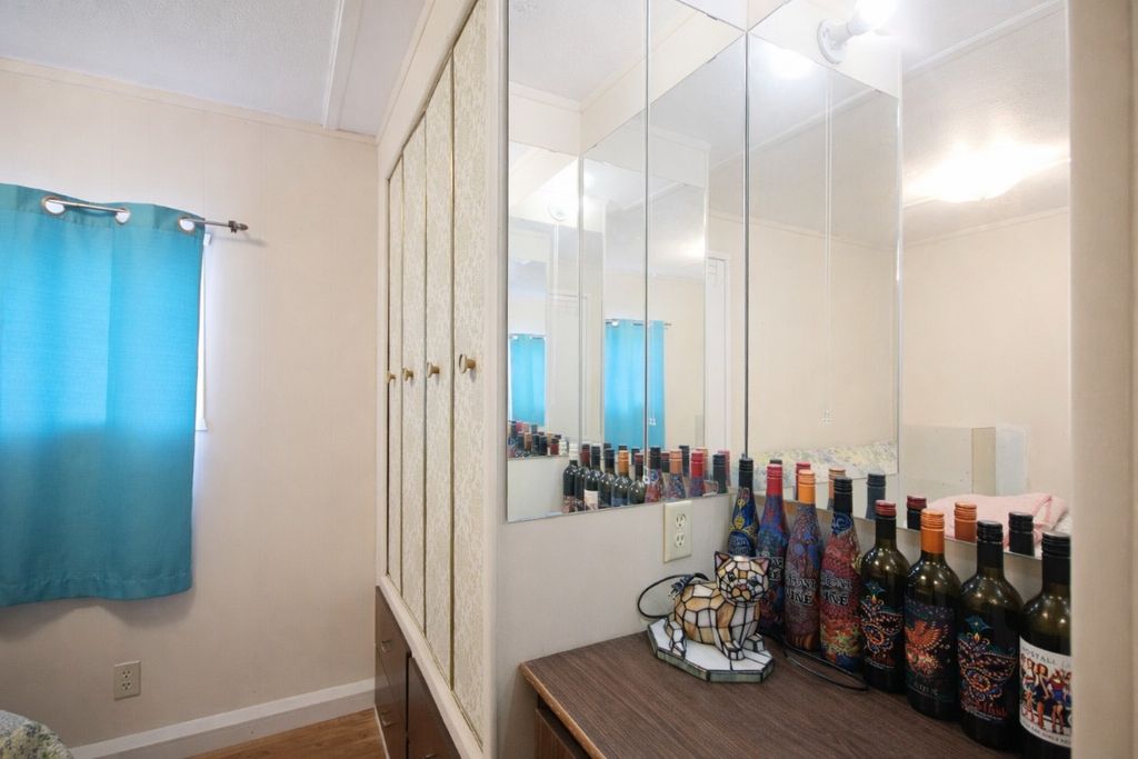 listing image 16516056945853863080