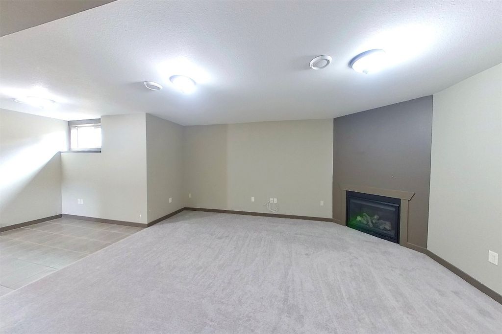 listing image 16517321401779343828