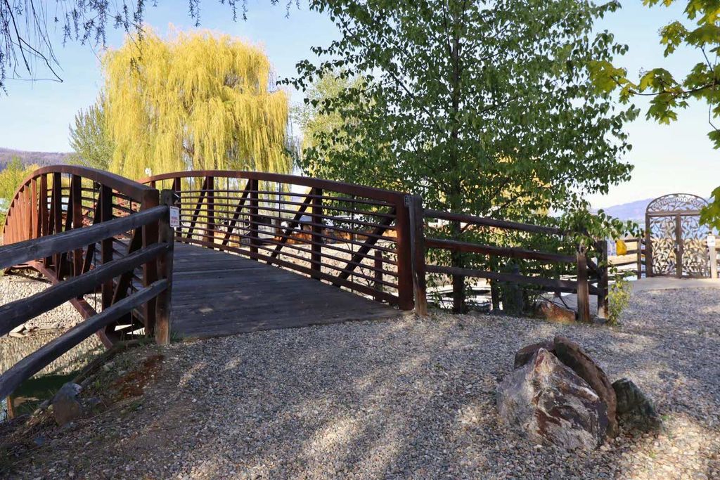 listing image 16515738055856710795