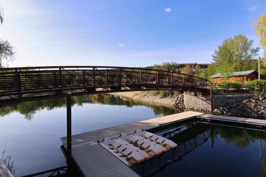 listing image 16515345149394004722