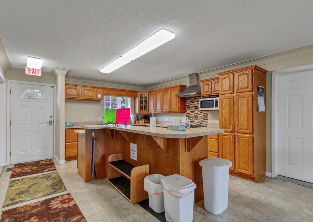 listing image 16516065866750776694