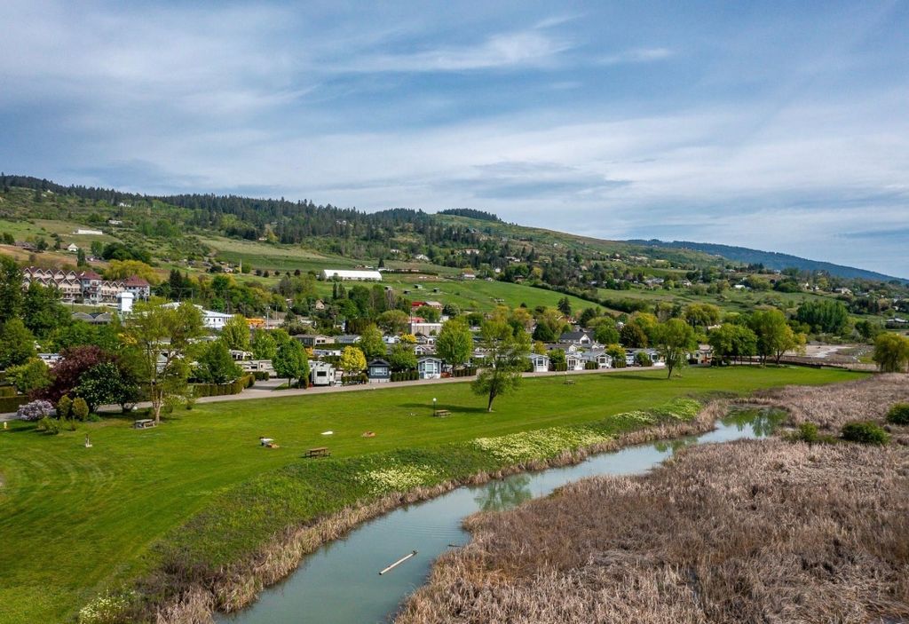 listing image 16515457528224922421