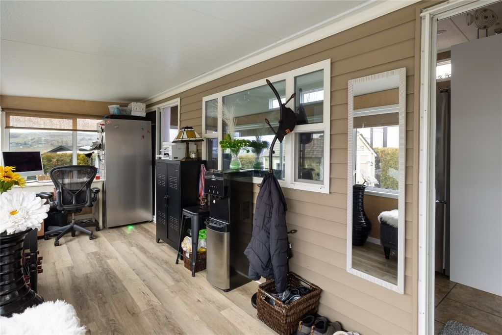 listing image 16512940958690539599