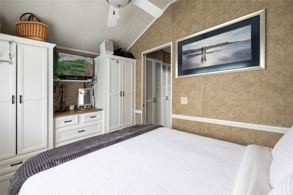 listing image 16511687152242602375