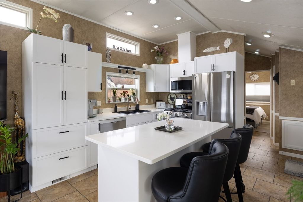 listing image 16512667858782871755