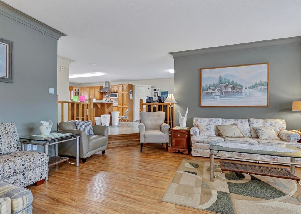 listing image 16516697531953404369