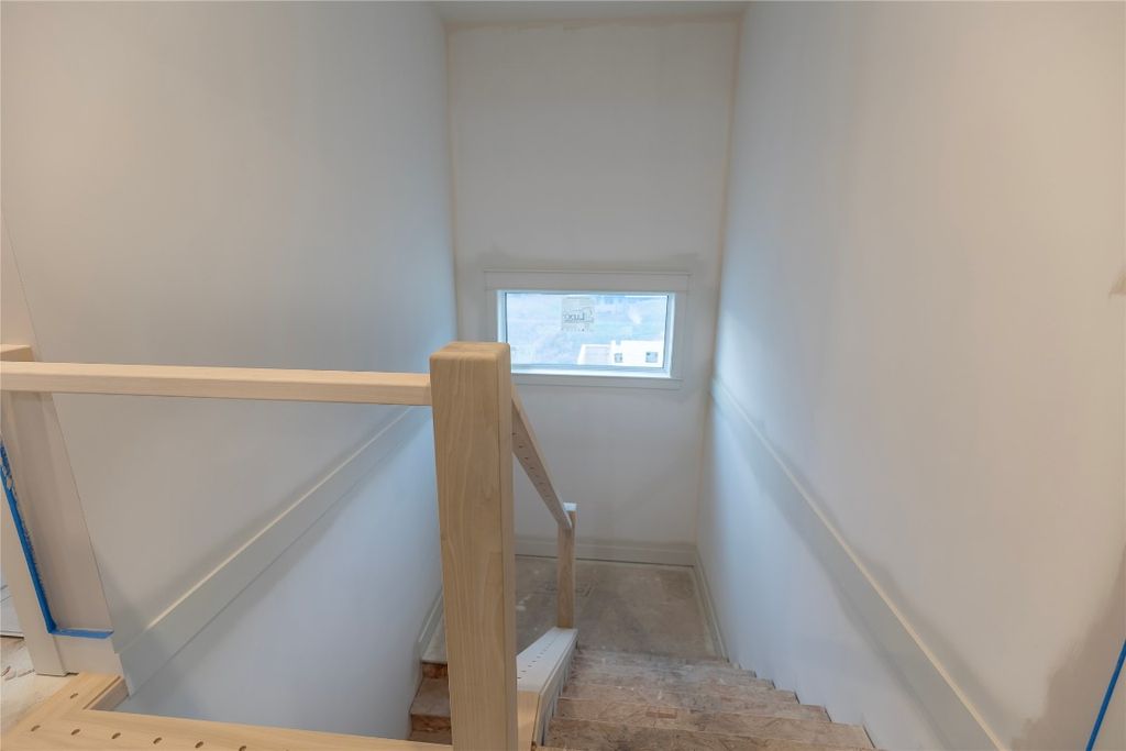 listing image 16514123834847137995