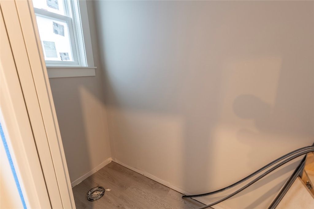 listing image 16511160212289424336