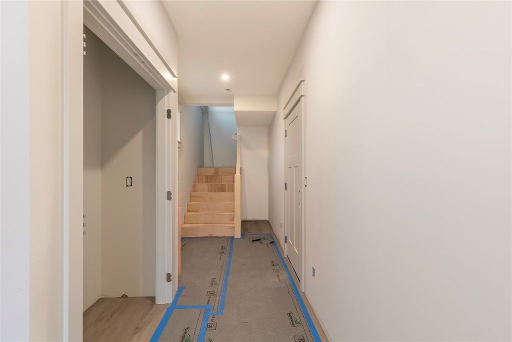 listing image 16512693861283264276