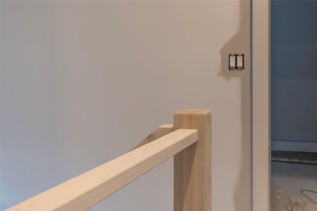 listing image 16514913592632445616