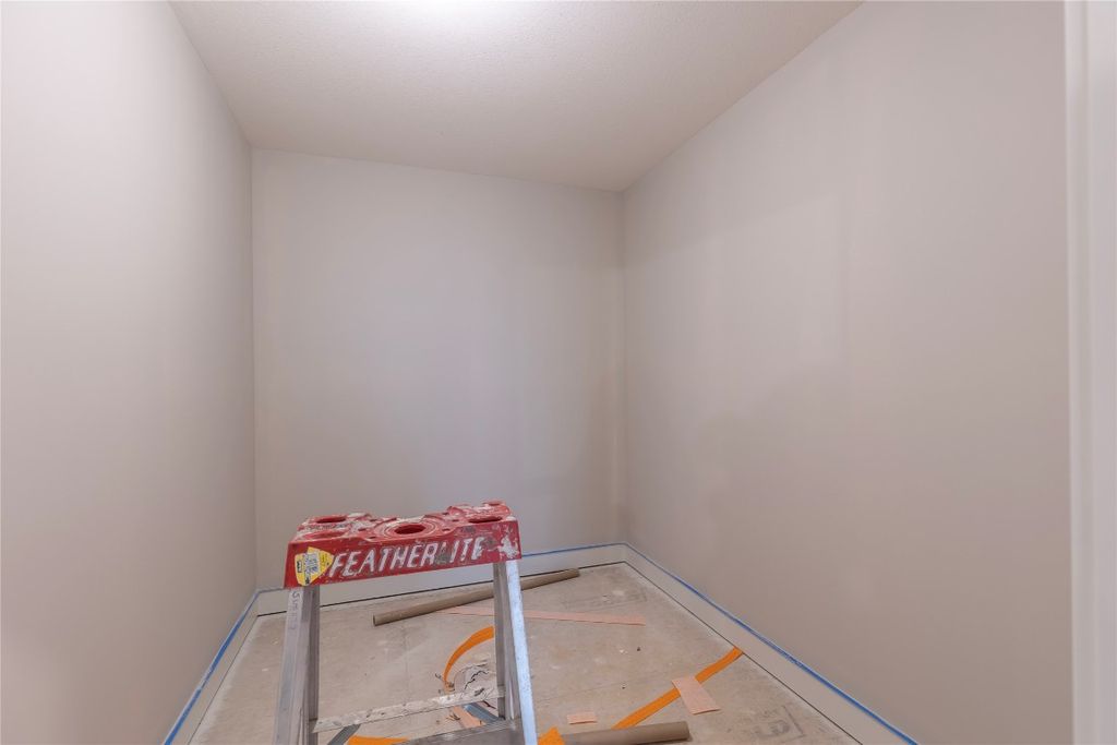 listing image 16517120828159803279