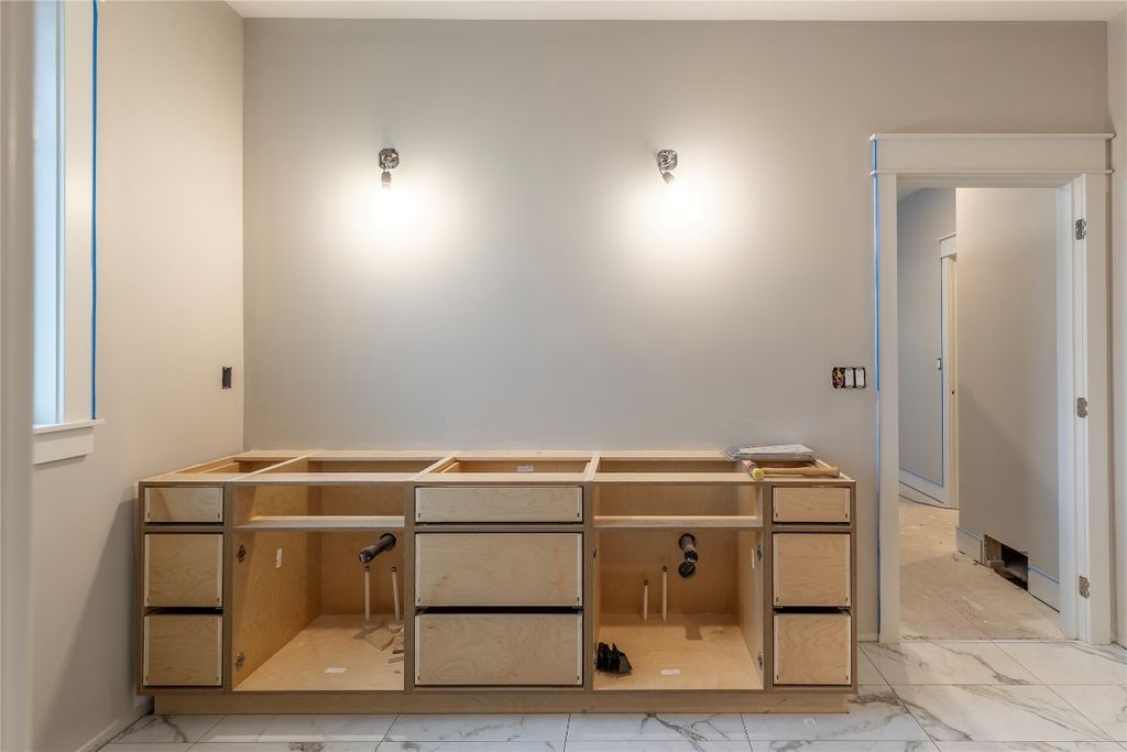 listing image 16518070461735049081