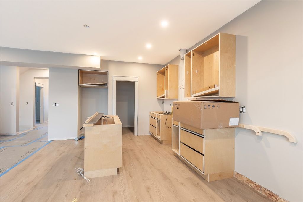 listing image 16516010479318912790