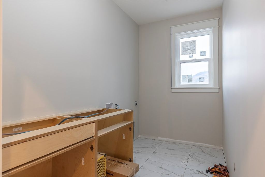 listing image 16518504352755796240