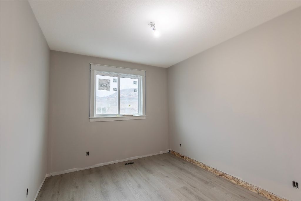 listing image 16513544334515438910