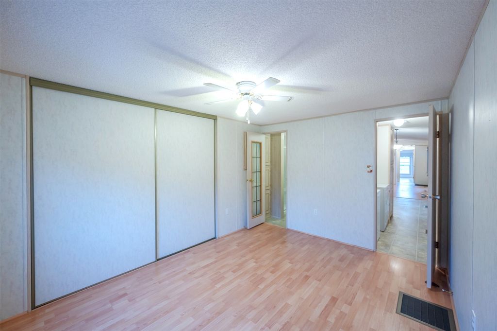 listing image 16519745812027713939
