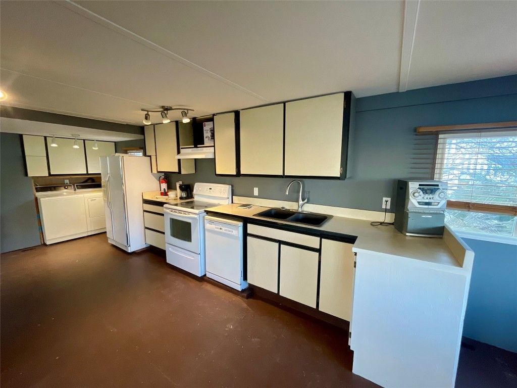 listing image 16515150625907707775