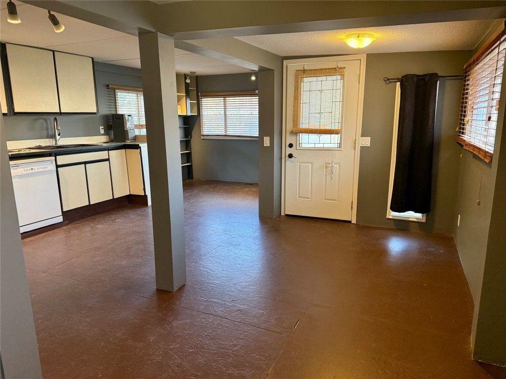 listing image 16510232924549837479