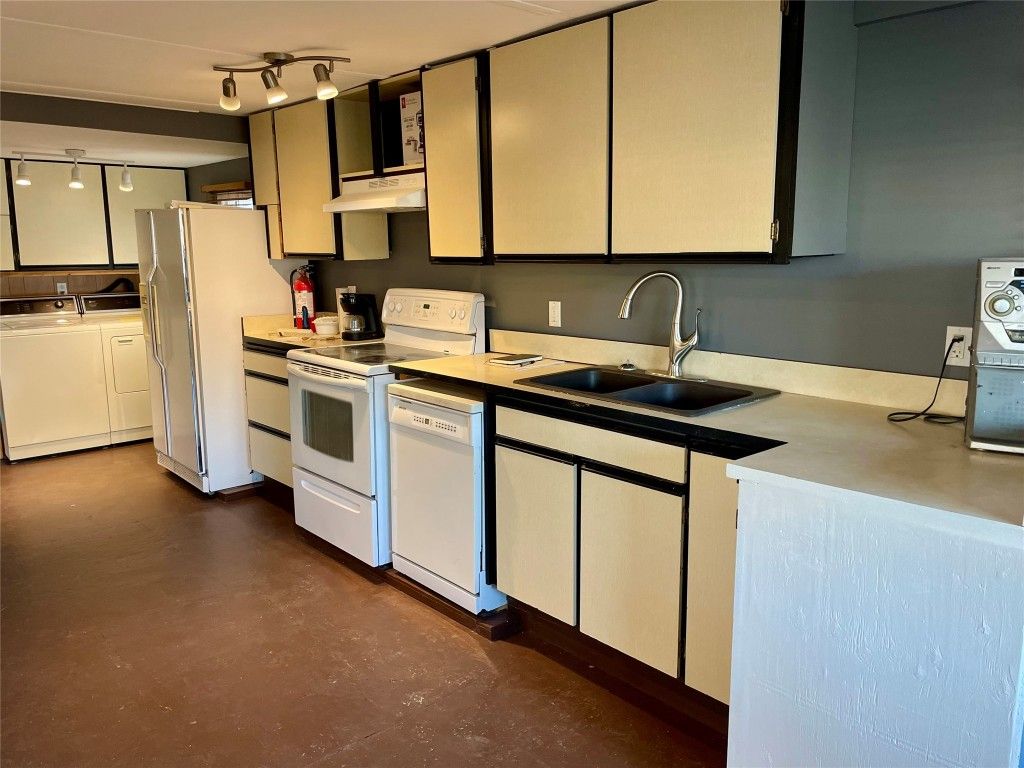 listing image 16511353746812322973