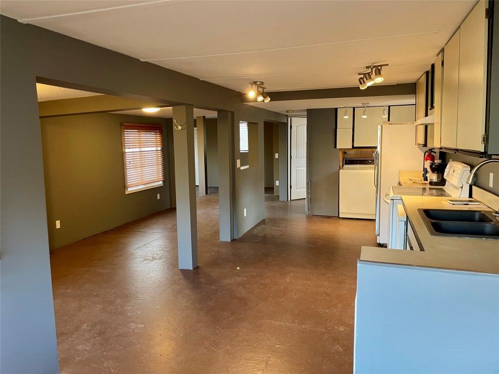 listing image 16518029235818570663