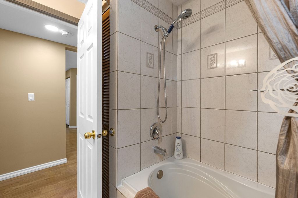 listing image 16519073549941478613