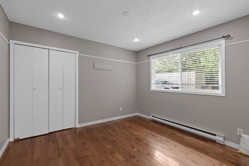 listing image 16518385682091861570