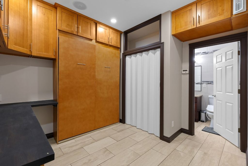 listing image 16515182534948088123