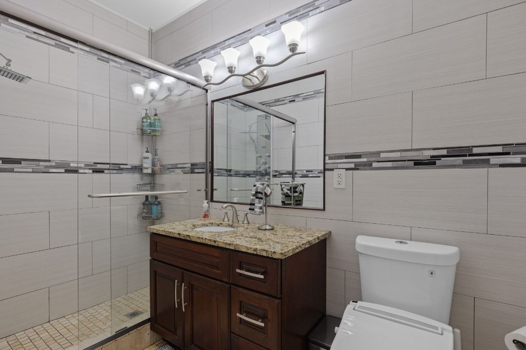 listing image 16519047931759148934