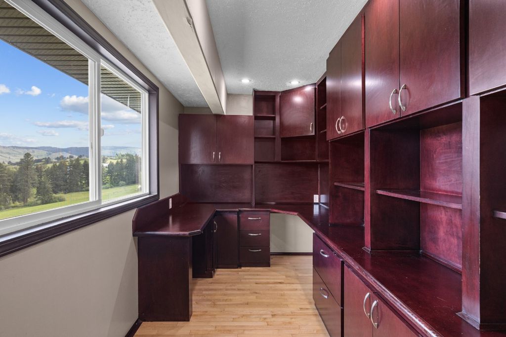 listing image 16516351281525718003