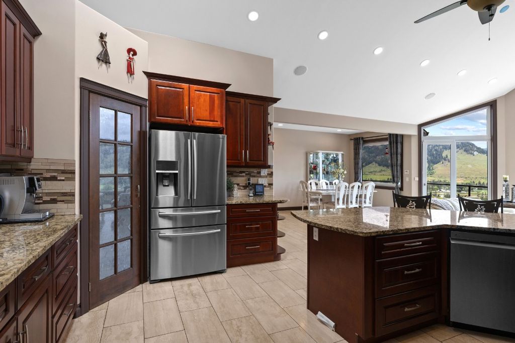 listing image 16516889289895939739