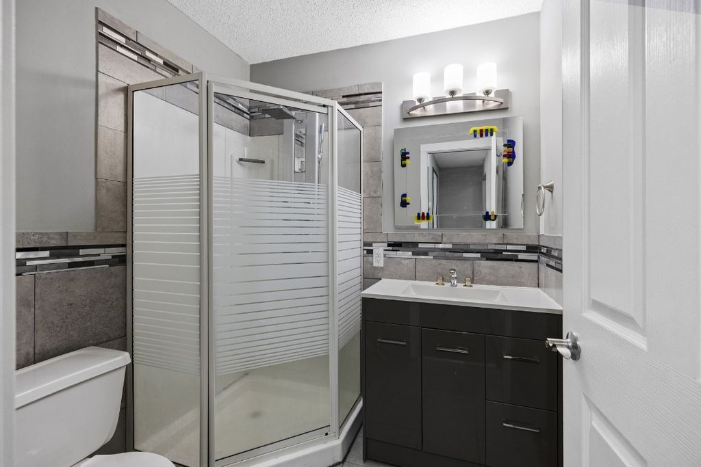 listing image 16517272324492391362