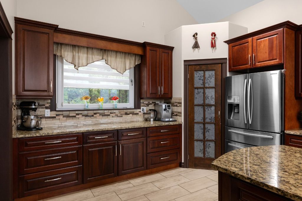 listing image 16519446732577582272