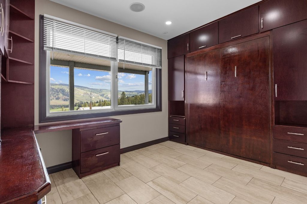 listing image 16512642425339775896