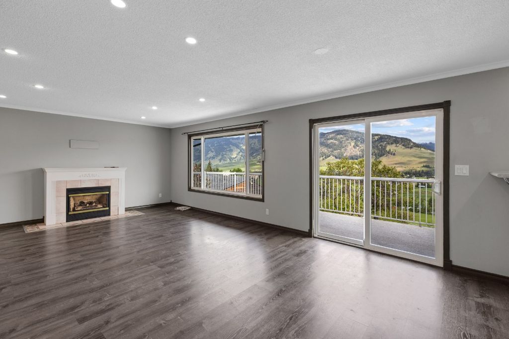 listing image 16518550602181162818