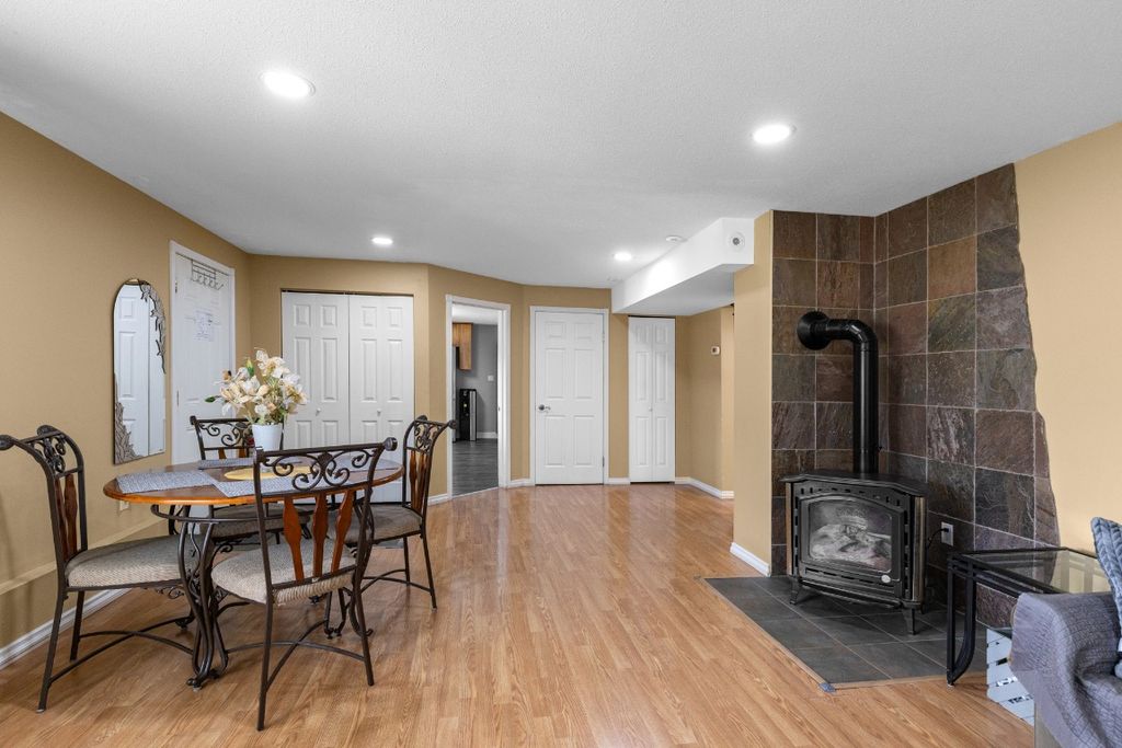 listing image 16517345898023147736