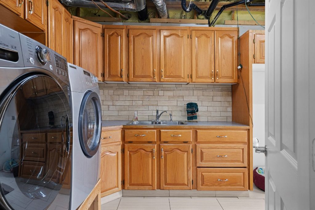 listing image 16515934890777810190