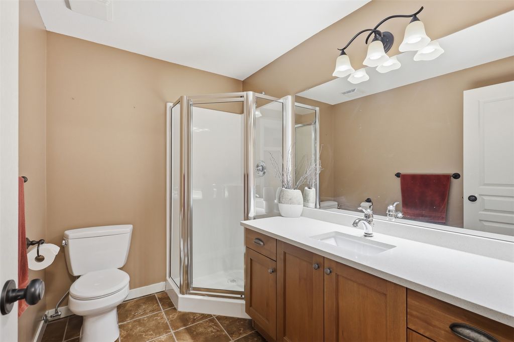 listing image 16512708491610872807