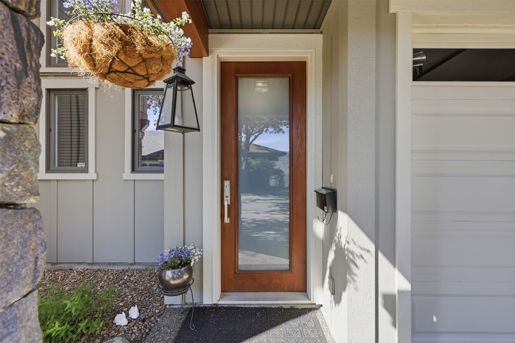 listing image 16510990634490010672