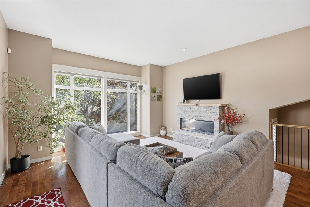 listing image 16515524009184538168