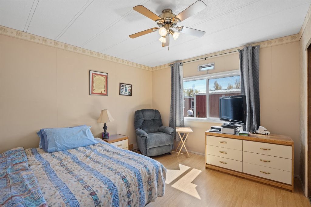 listing image 16515767503906418404