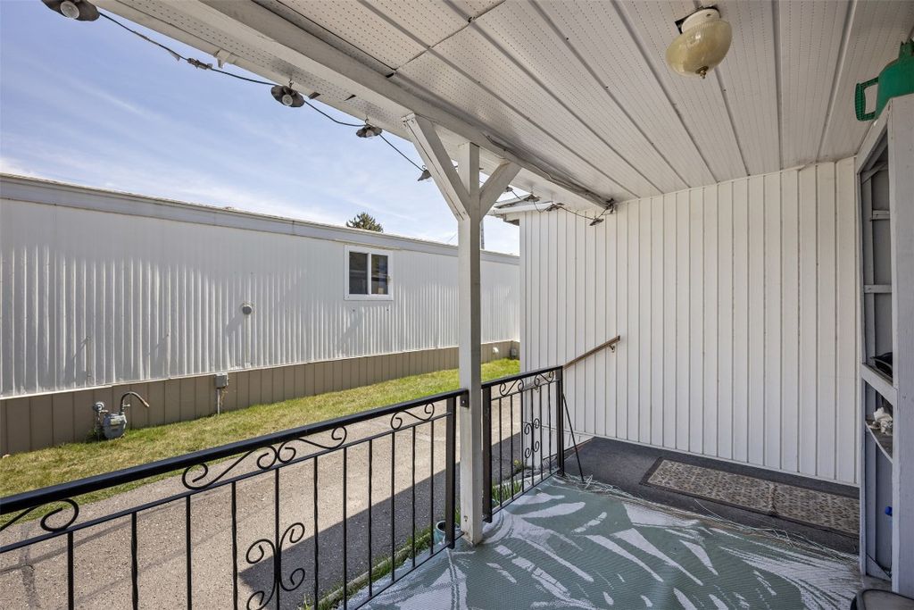 listing image 16512973962738456444