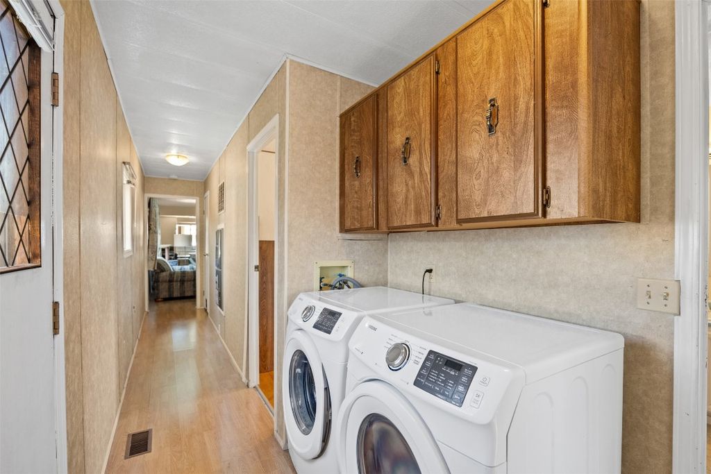 listing image 16511327568311402485