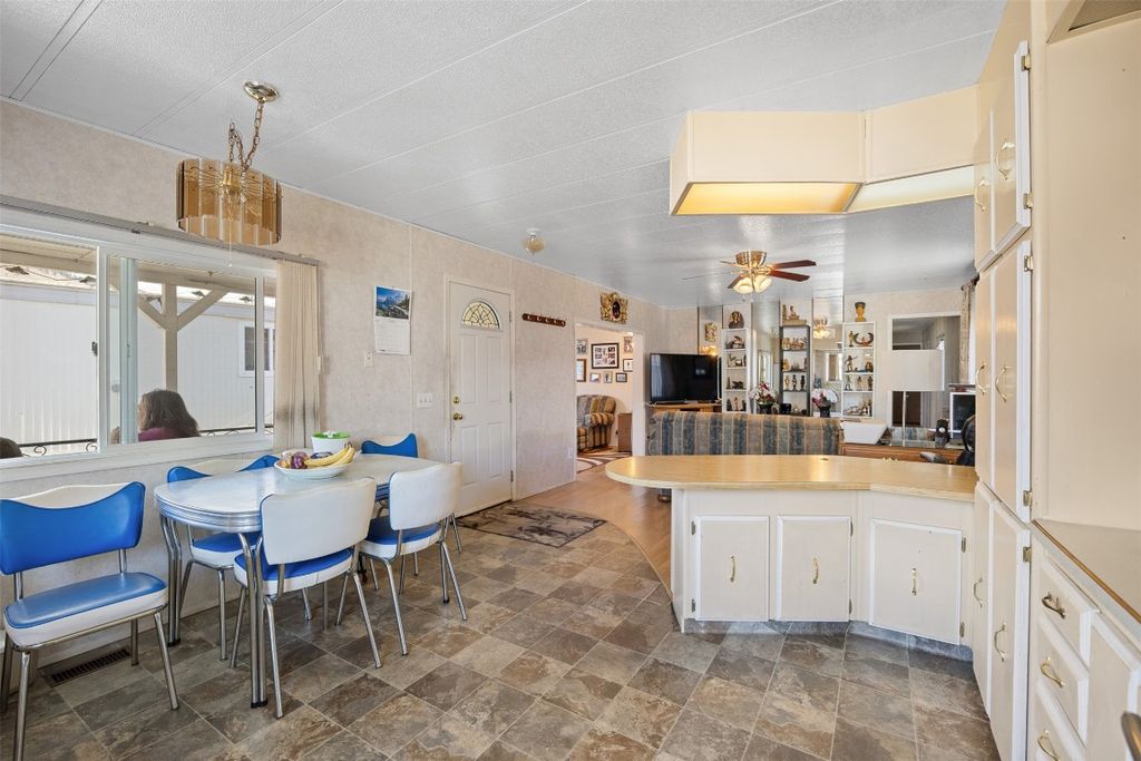 listing image 16512763469948248118
