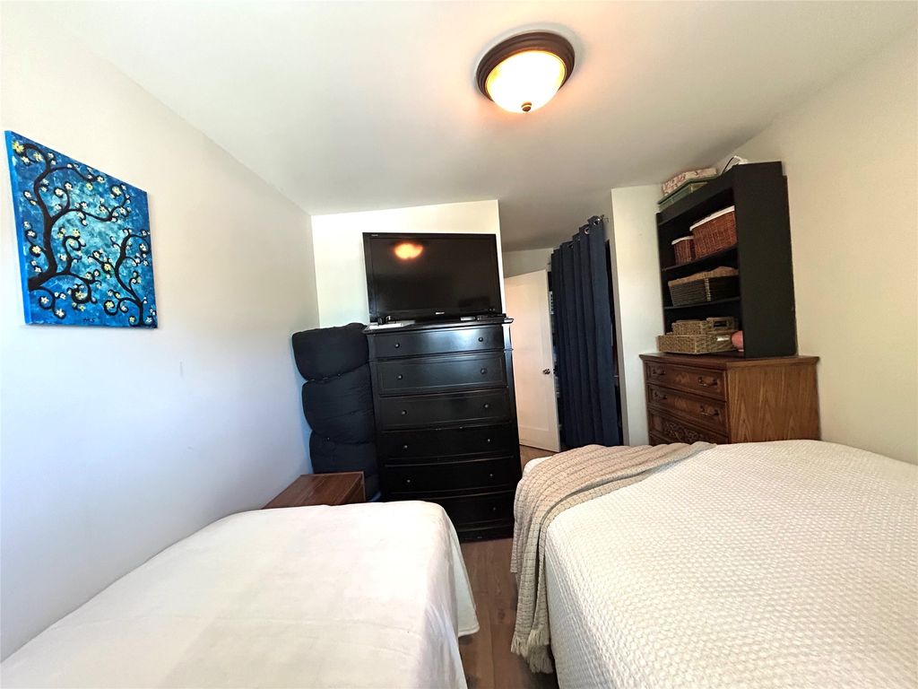 listing image 16512896338717222346