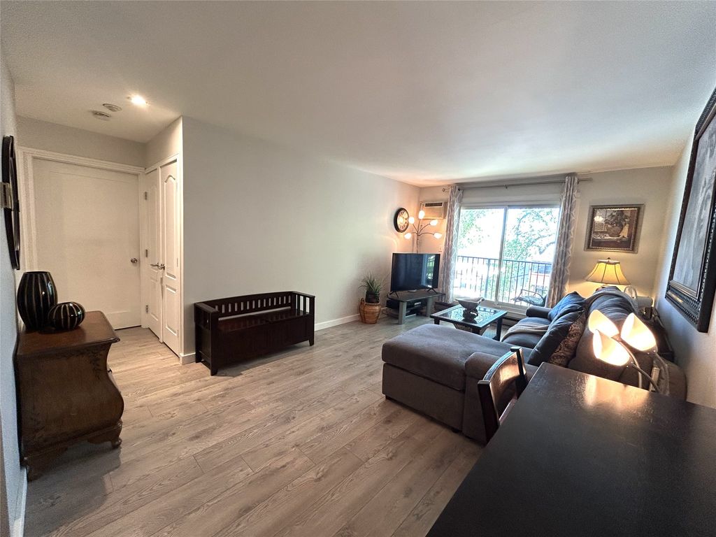 listing image 16518488911843500590