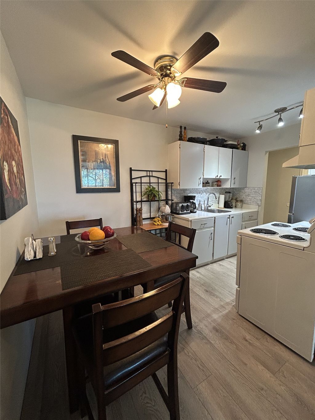listing image 16516059782730241900